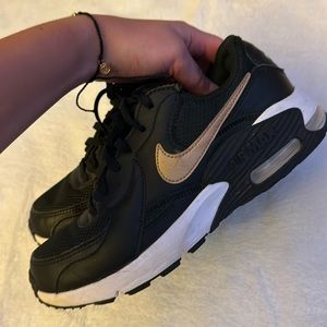 Nike Air Max | Black with gold | Size 7.5